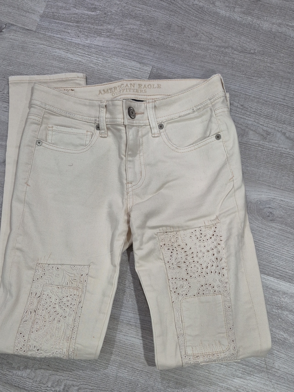 American Eagle Outfitters Cream Skinny Jeans with Eyelet Knee Patches